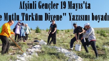 Afşinli Gençler 19 Mayıs’ta “Ne Mutlu Türküm Diyene” Yazısını boyadılar.