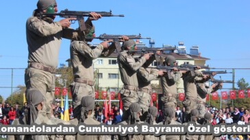 Komandolardan Cumhuriyet Bayramı Özel gösterisi.
