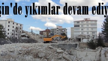 Afşin’de yıkımlar devam ediyor.
