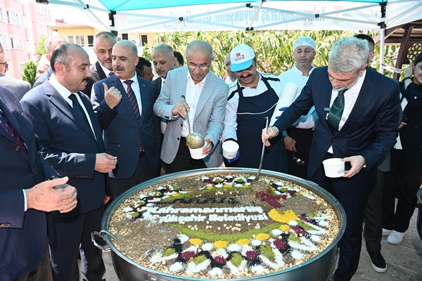 Büyükşehir’den 7 Bin Kişiye Aşure İkramı.