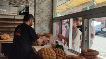 Afşin Ekmek’ten Geleneksel Aşure dağıtımı.
