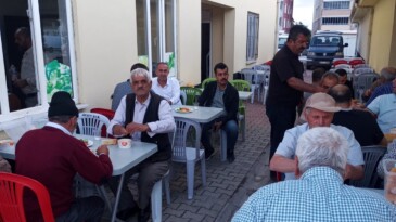Esnaf ve Sanatkarlar Odası, Pazar Esnaflarıyla kahvaltı programı düzenledi.
