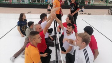 Afşin’de ilk kez Paravolley Maçı düzenlendi.