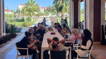 Serik Kahramanmaraşlılar Derneği Yönetimi, üyeleri ve misafirleri ile kahvaltıda buluştu.