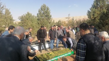Afşin’in en renkli Muhtarı Ekrem Köş son yolculuğuna uğurlandı.