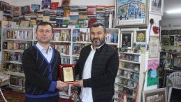 Salepcizade Marka sahibi Alper Gökşen’e Kitap Fuarı teşekkürü.