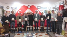 GÖNÜLDER Bayramlaşmasında Telli Senem Kitap imza günü de yapıldı.