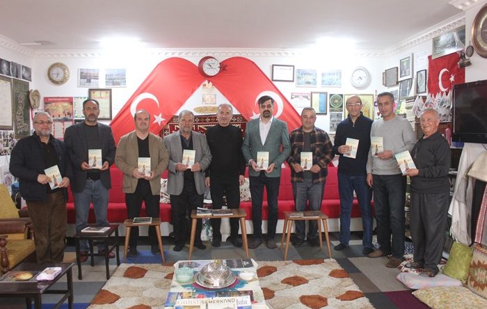 GÖNÜLDER Bayramlaşmasında Telli Senem Kitap imza günü de yapıldı.