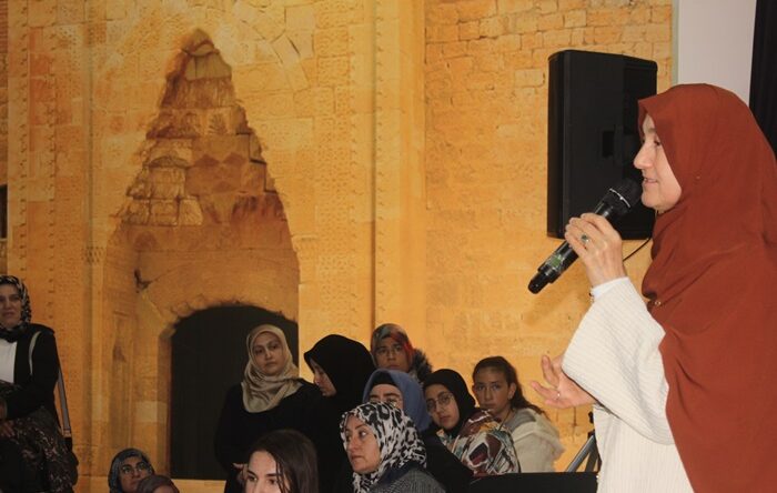 Saliha Erdim Konferansına Afşin’de yoğun ilgi.