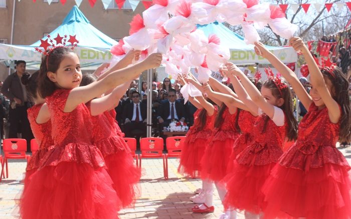 23 Nisan Törenleri İlçemizde Afşinbey İlkokulunda gerçekleştirildi.