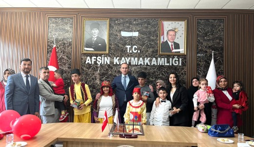 Çocuk Bayramında şehrin İdarecilerinin koltukları Özel Öğrencilere bırakıldı.