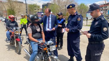 Kaymakam Muammer Sarıdoğan, Afşin’de Trafik denetimlerine eşlik etti.