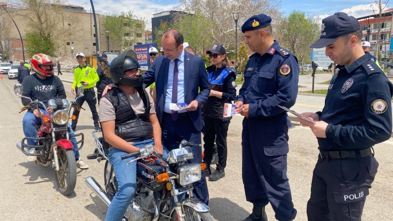 Kaymakam Muammer Sarıdoğan, Afşin’de Trafik denetimlerine eşlik etti.