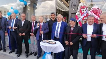 Afşin’de Madam Hera Gelinlik ve Perde Mağazası hizmete açıldı.