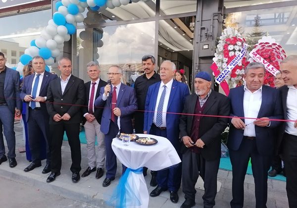 Afşin’de Madam Hera Gelinlik ve Perde Mağazası hizmete açıldı.