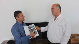 Doğduğu mahallenin Vefat edenlerini bir kitapta topladı.