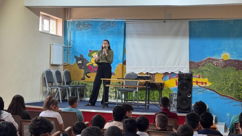Afşin’de Öğrencilere yönelik Bağımlılıkla Mücadele ve Akran Zorbalığı Konferansı düzenlendi.