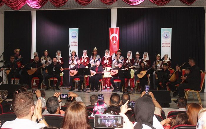 Afşin Halk Eğitimi Merkezinden “Hem Saz Hem Söz” Konseri.