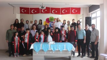 Özel Öğrencilerde mezuniyet coşkusu.