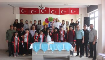Özel Öğrencilerde mezuniyet coşkusu.