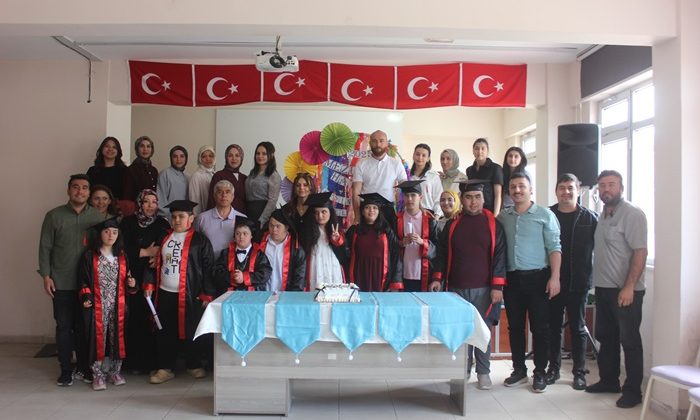 Özel Öğrencilerde mezuniyet coşkusu.