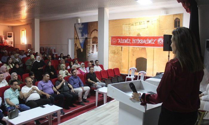 Teknoloji Çağında Büyümek Çocuk Aile ve Dil Gelişimi Programı Afşin’de büyük ilgi gördü.