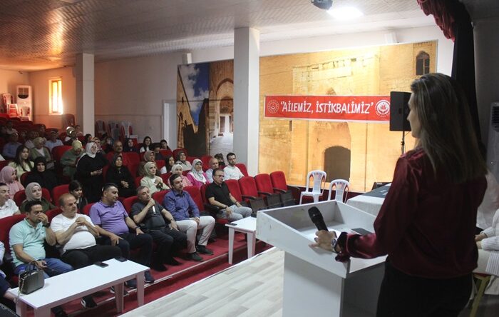 Teknoloji Çağında Büyümek Çocuk Aile ve Dil Gelişimi Programı Afşin’de büyük ilgi gördü.