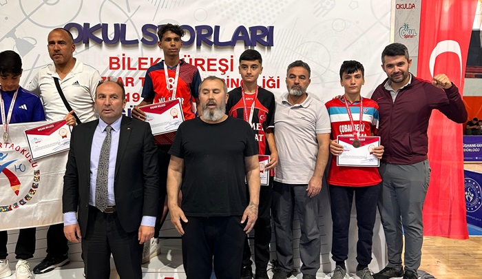 Afşinli Öğrenci Bilek Güreşinde dördüncü oldu.