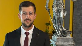 Hemşehrimiz Av.Ersoy Kaya İzmir’de Hukuk Ofisi açarak hizmet vermeye başladı.