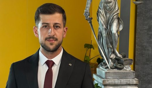 Hemşehrimiz Av.Ersoy Kaya İzmir’de Hukuk Ofisi açarak hizmet vermeye başladı.