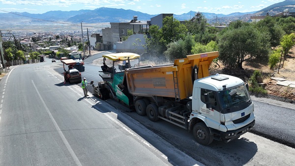 Büyükşehir, Büğlek Caddesine Bağlanan Yolda Yenileme Çalışmasını Sürdürüyor.