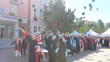Afşin Meslek Yüksek Okulu ve Afşin Sağlık Yüksek Okulunda mezuniyet heyecanı yaşandı.