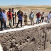 Afşin’e gelen Şairler Yassıhöyük Kazı alanını gezdi.