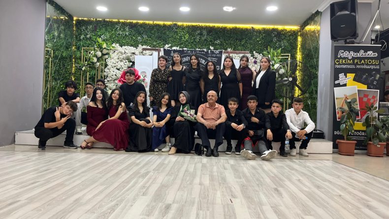 Lgs’de Karaoğlan Kolejinden üstün başarı!