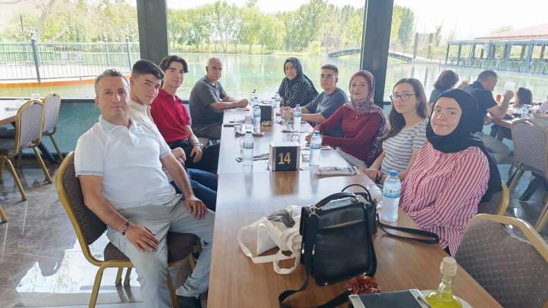 Afşin Fen Lisesi ilk 20 Bine giren öğrencileri unutmadı.
