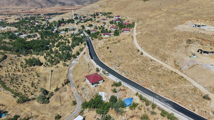 Büyükşehir, Afşin Kırsalında Ulaşım Ağını Güçlendirmeye Devam Ediyor.