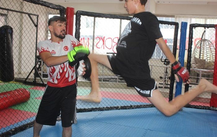 Afşin’de Kahraman Arena Spor Kulübünde Sağlıklı ve Spora Aşina bireyler yetiştiriyor.