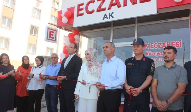 Afşin’de Ak Eczanesi için açılış töreni düzenlendi.