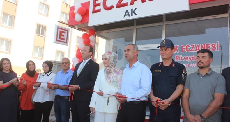 Afşin’de Ak Eczanesi için açılış töreni düzenlendi.