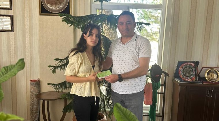 Eğitim dostu İşadamı Hamit Bülent Eken’den LGS Şampiyonuna Eğitim Desteği.