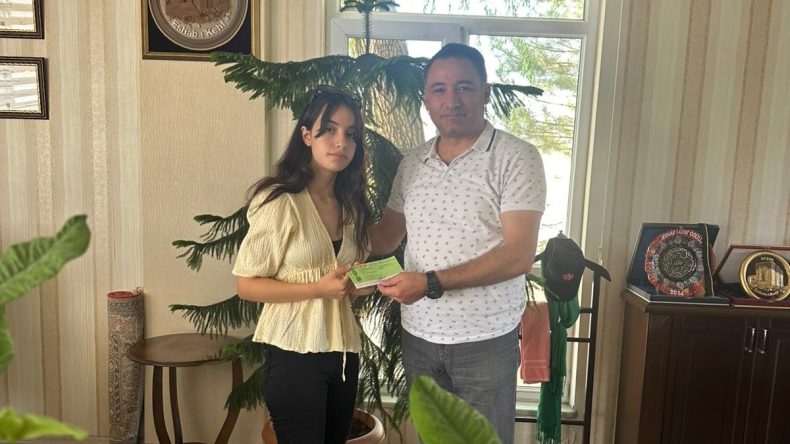 Eğitim dostu İşadamı Hamit Bülent Eken’den LGS Şampiyonuna Eğitim Desteği.
