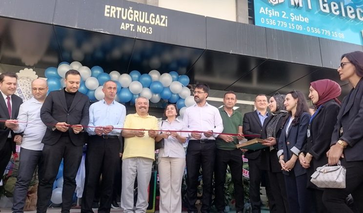 MT Gelecek Sigorta son günlerin en görkemli açılışı ile hizmet vermeye başladı.