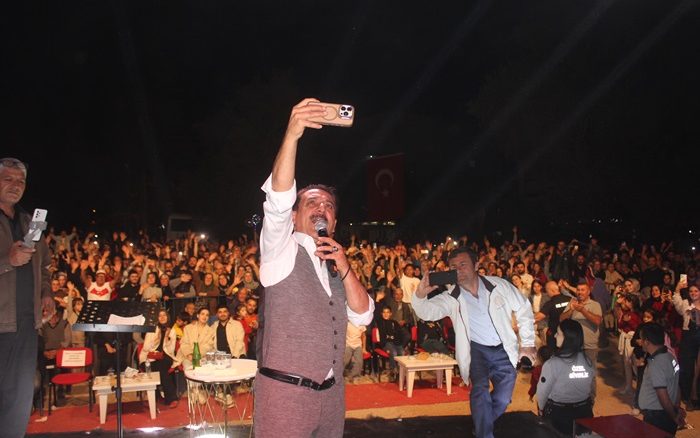 Hasırcıoğlu AVM, 14. Şubesini Afşin’de açtı. Geceye Latif Doğan damgasını vurdu.