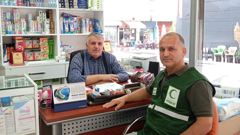Uğur Kayagil, Eczacılara, Ücretsiz olan Yeşilay Danışmanlık Merkezi uygulamasını tanıttı.