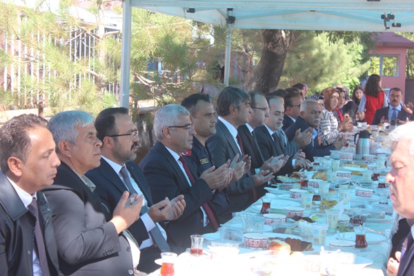 Afşin Şehit Mustafa Kalfe Kız Anadolu İmam Hatip Lisesinde Kermes düzenlendi.