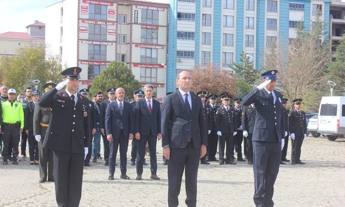 Cumhuriyet Bayramı kutlamaları Afşin’de Çelenk Sunumu ile başladı.