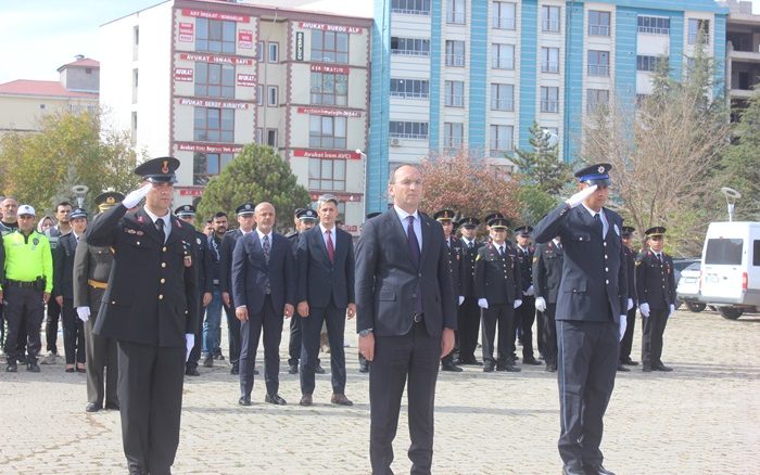 Cumhuriyet Bayramı kutlamaları Afşin’de Çelenk Sunumu ile başladı.