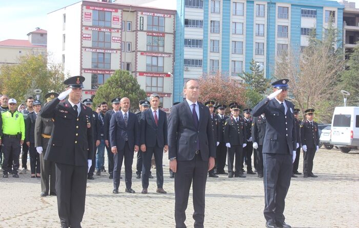 Cumhuriyet Bayramı kutlamaları Afşin’de Çelenk Sunumu ile başladı.