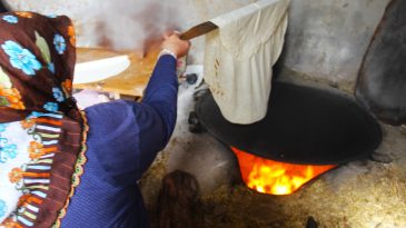 Afşin’de Kış Ekmekleri yapımı devam ediyor.