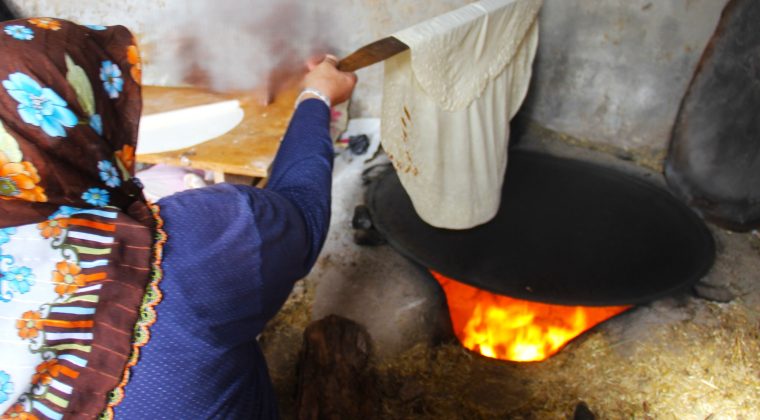 Afşin’de Kış Ekmekleri yapımı devam ediyor.